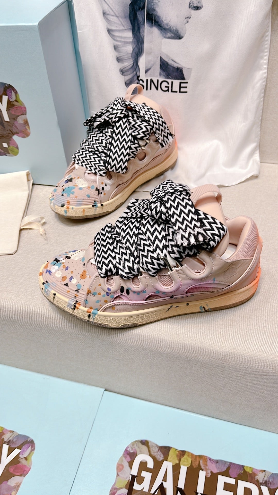 Gallery dept Lanvin curb